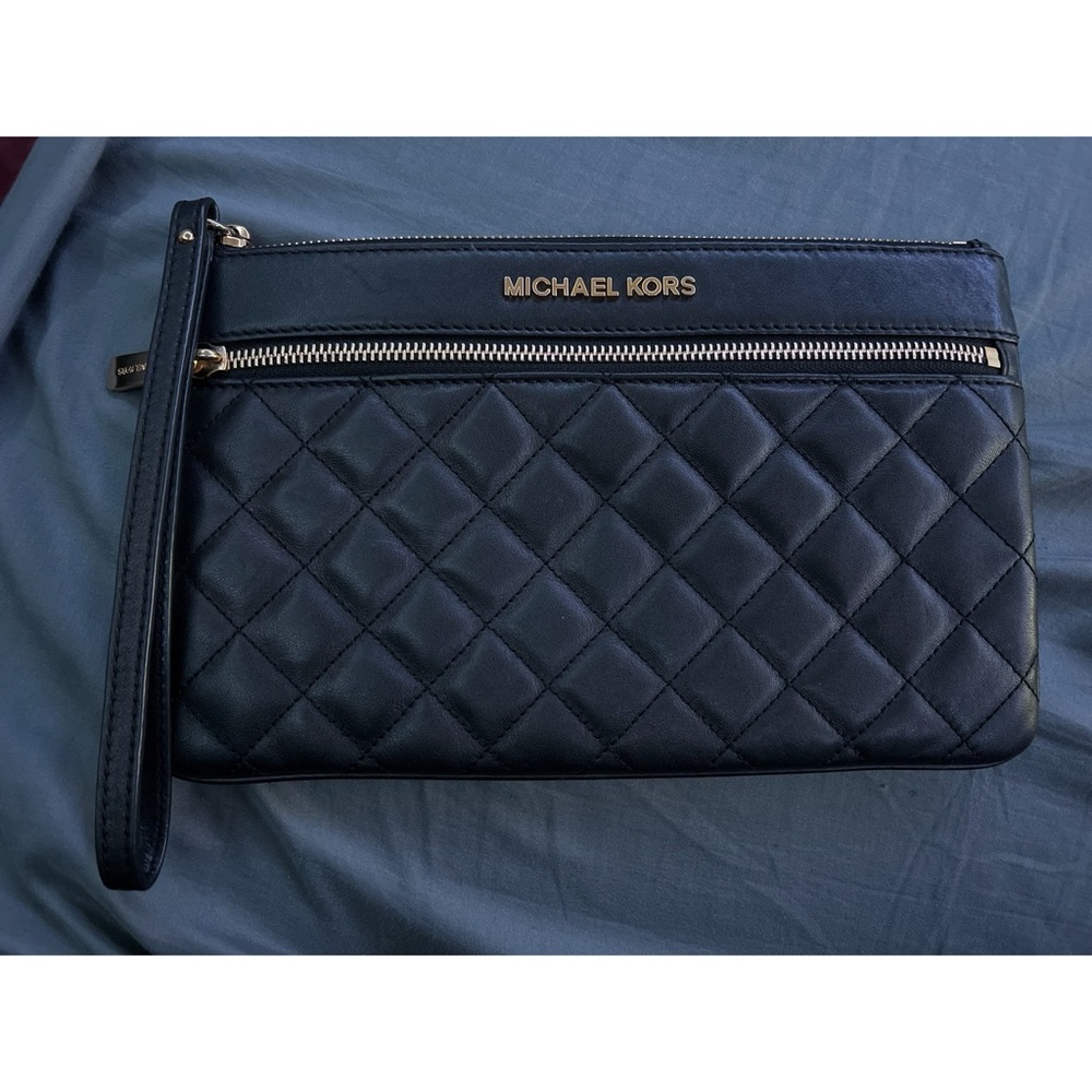 MK Black & Gold Zipper Clutch ⭐️